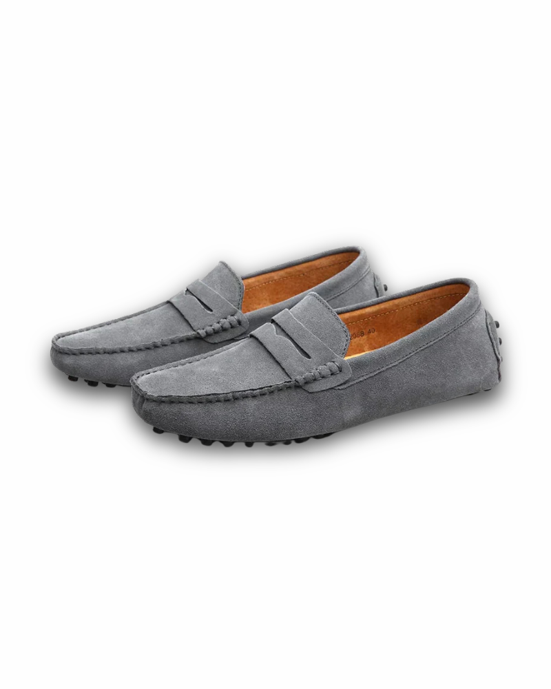 "Mocassins élégants homme, cuir noir, semelle souple, chic et confortable, pour bureau et sorties décontractées."