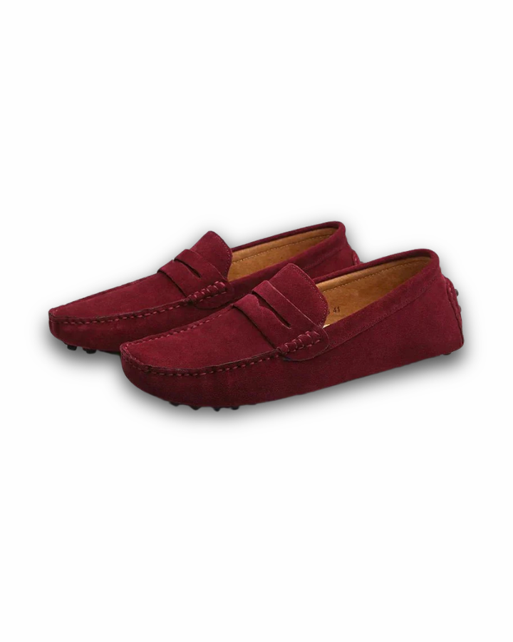 "Mocassins élégants homme, cuir noir, semelle souple, chic et confortable, pour bureau et sorties décontractées."