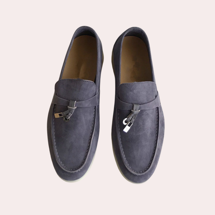 Mocassins élégants pour femmes avec silhouette chic, couleur neutre et semelle intérieure confortable pour style polyvalent.