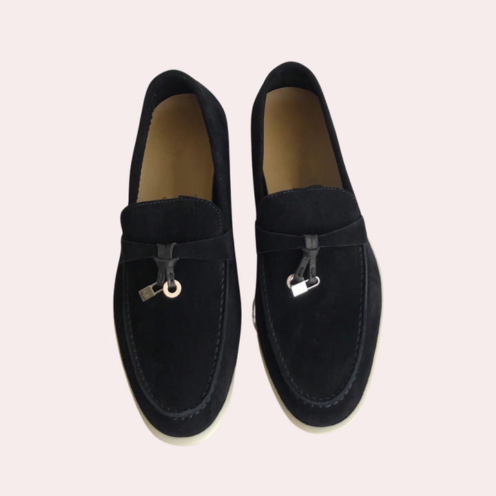 Mocassins élégants pour femmes avec silhouette chic, couleur neutre et semelle intérieure confortable pour style polyvalent.