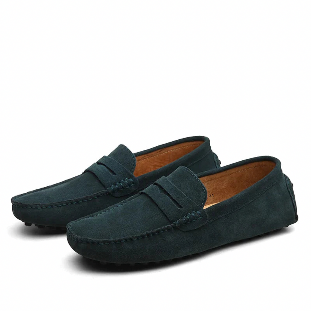 "Mocassins élégants pour hommes au design italien en cuir, coloris variés, doublure douce pour confort optimal."