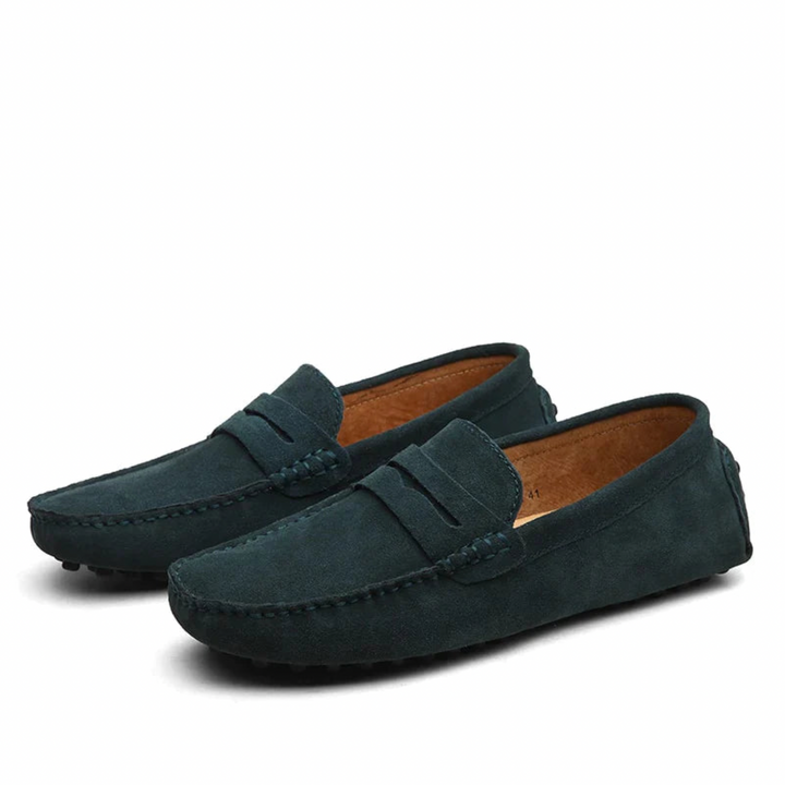 "Mocassins élégants pour hommes au design italien en cuir, coloris variés, doublure douce pour confort optimal."
