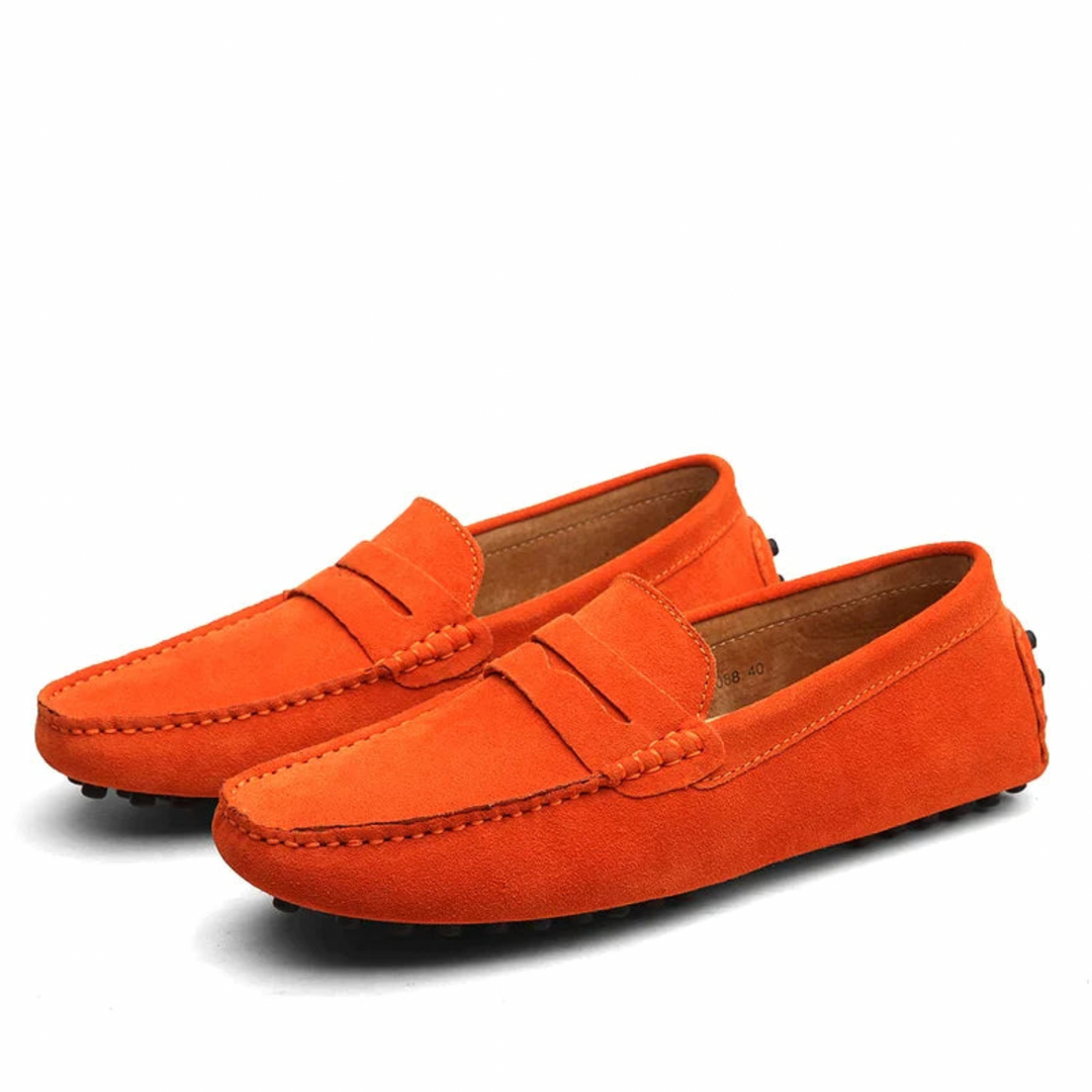 "Mocassins élégants pour hommes au design italien en cuir, coloris variés, doublure douce pour confort optimal."