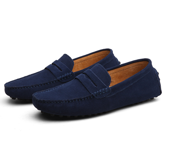 "Mocassins élégants pour hommes au design italien en cuir, coloris variés, doublure douce pour confort optimal."