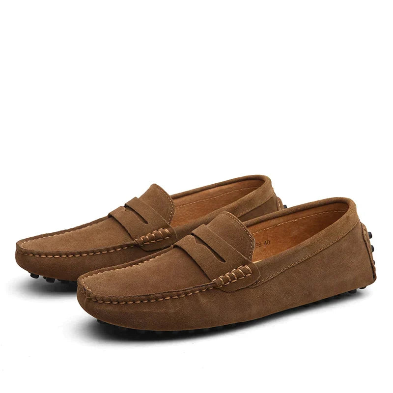 "Mocassins élégants pour hommes au design italien en cuir, coloris variés, doublure douce pour confort optimal."