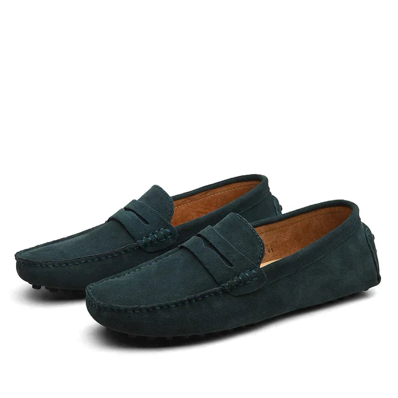 "Mocassins élégants pour hommes au design italien en cuir, coloris variés, doublure douce pour confort optimal."