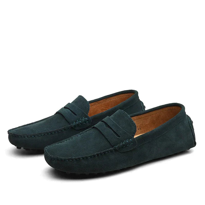 "Mocassins élégants pour hommes au design italien en cuir, coloris variés, doublure douce pour confort optimal."