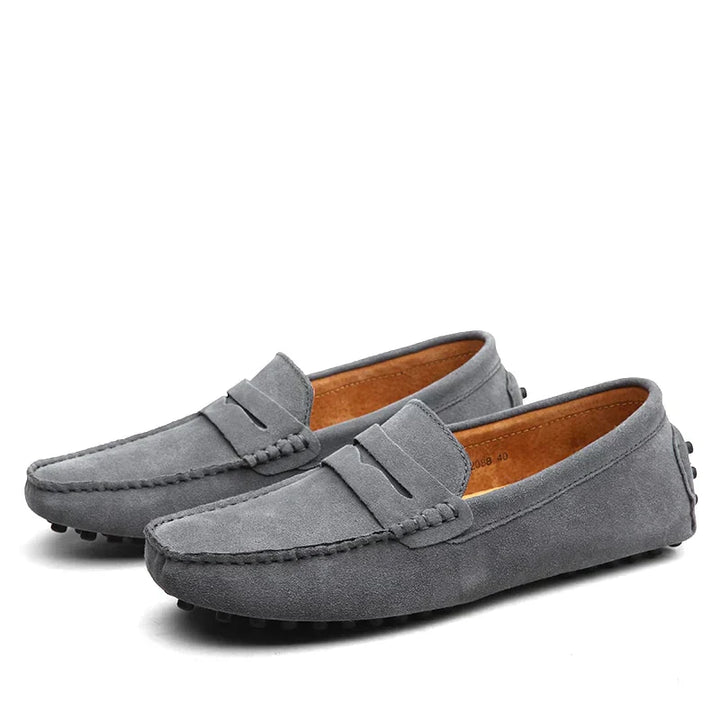 "Mocassins élégants pour hommes au design italien en cuir, coloris variés, doublure douce pour confort optimal."