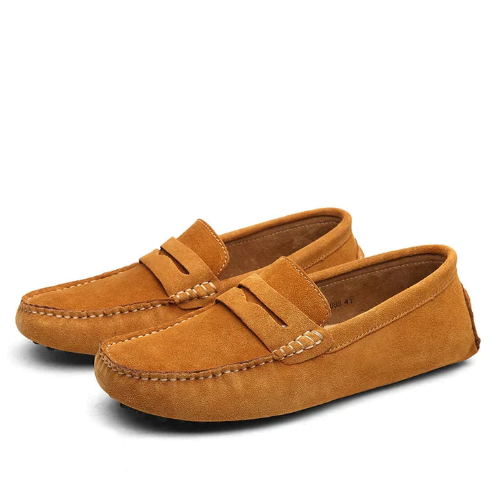 "Mocassins élégants pour hommes au design italien en cuir, coloris variés, doublure douce pour confort optimal."