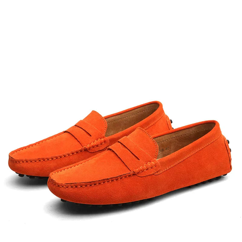 "Mocassins élégants pour hommes au design italien en cuir, coloris variés, doublure douce pour confort optimal."