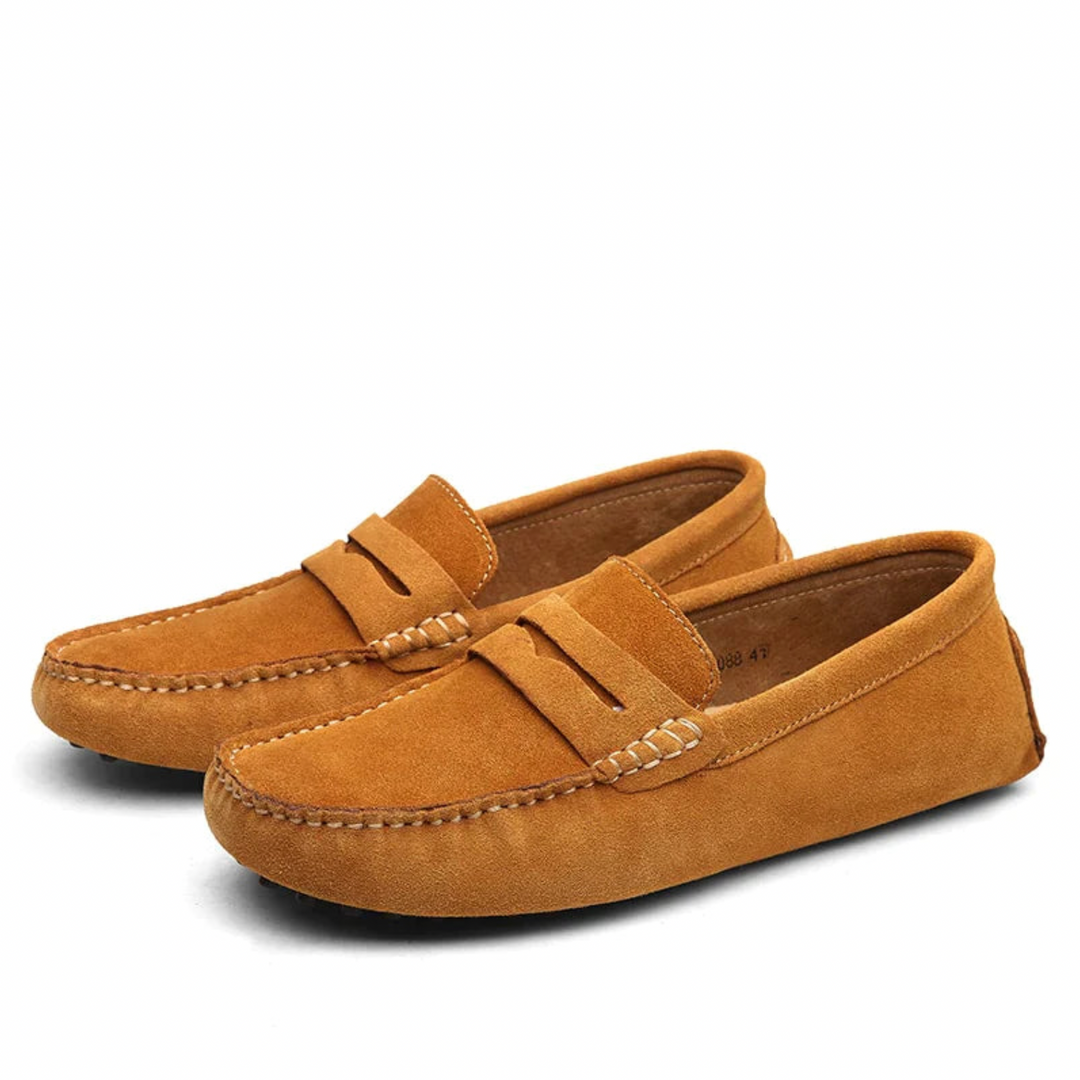 "Mocassins élégants pour hommes en cuir, style italien, adaptés à toutes occasions, alliant confort et sophistication."
