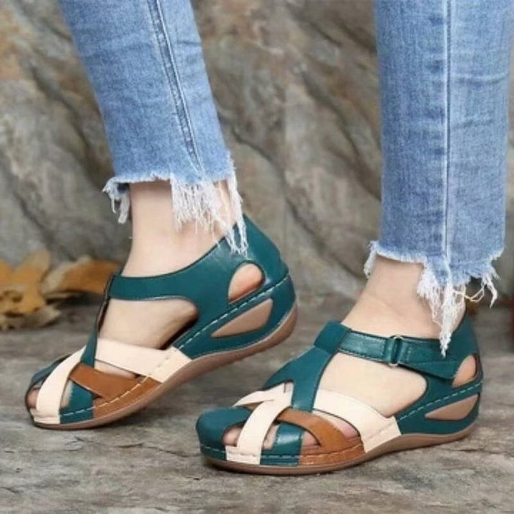 "Mocassins en cuir orthopédiques femme, design élégant, semelle orthopédique, confort et soutien, couleurs variées."