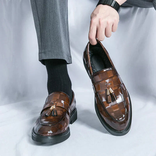 "Mocassins en cuir véritable pour hommes, design classique, finition élégante, confort optimal, semelle flexible."