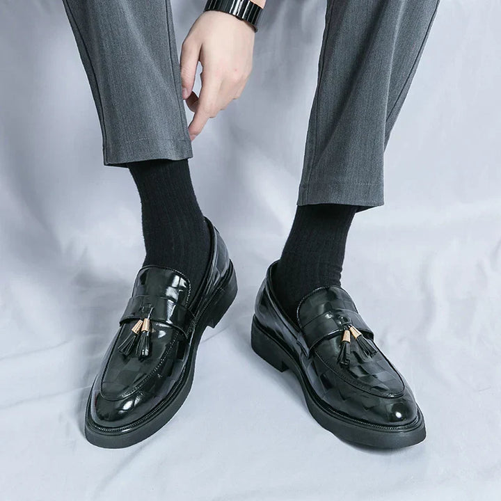 "Mocassins en cuir véritable pour hommes, design classique, finition élégante, confort optimal, semelle flexible."