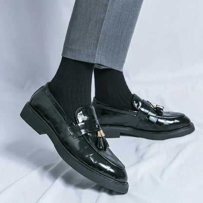 "Mocassins en cuir véritable pour hommes, design classique, finition élégante, confort optimal, semelle flexible."