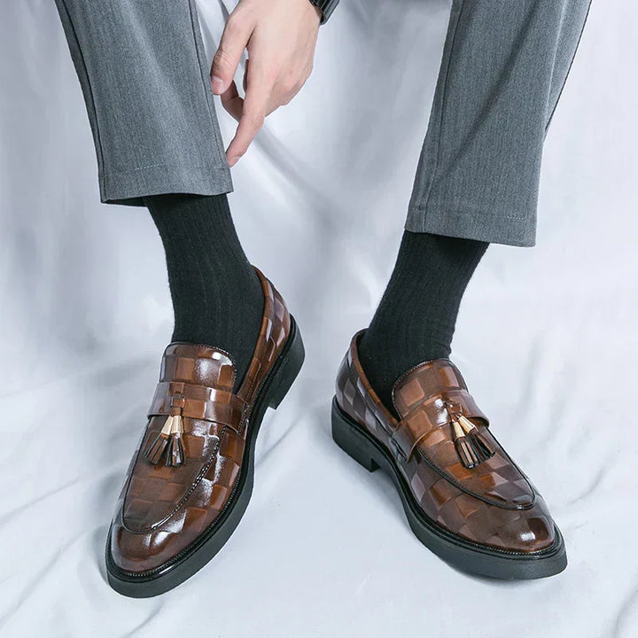 "Mocassins en cuir véritable pour hommes, design classique, finition élégante, confort optimal, semelle flexible."