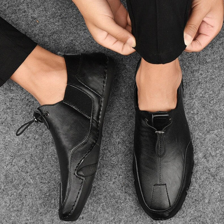 "Mocassins en cuir véritable pour hommes, élégance et confort, couleur marron, design slip-on moderne et raffiné."