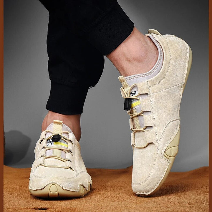 "Mocassins en cuir véritable pour hommes, élégance et confort, couleur marron, design slip-on moderne et raffiné."