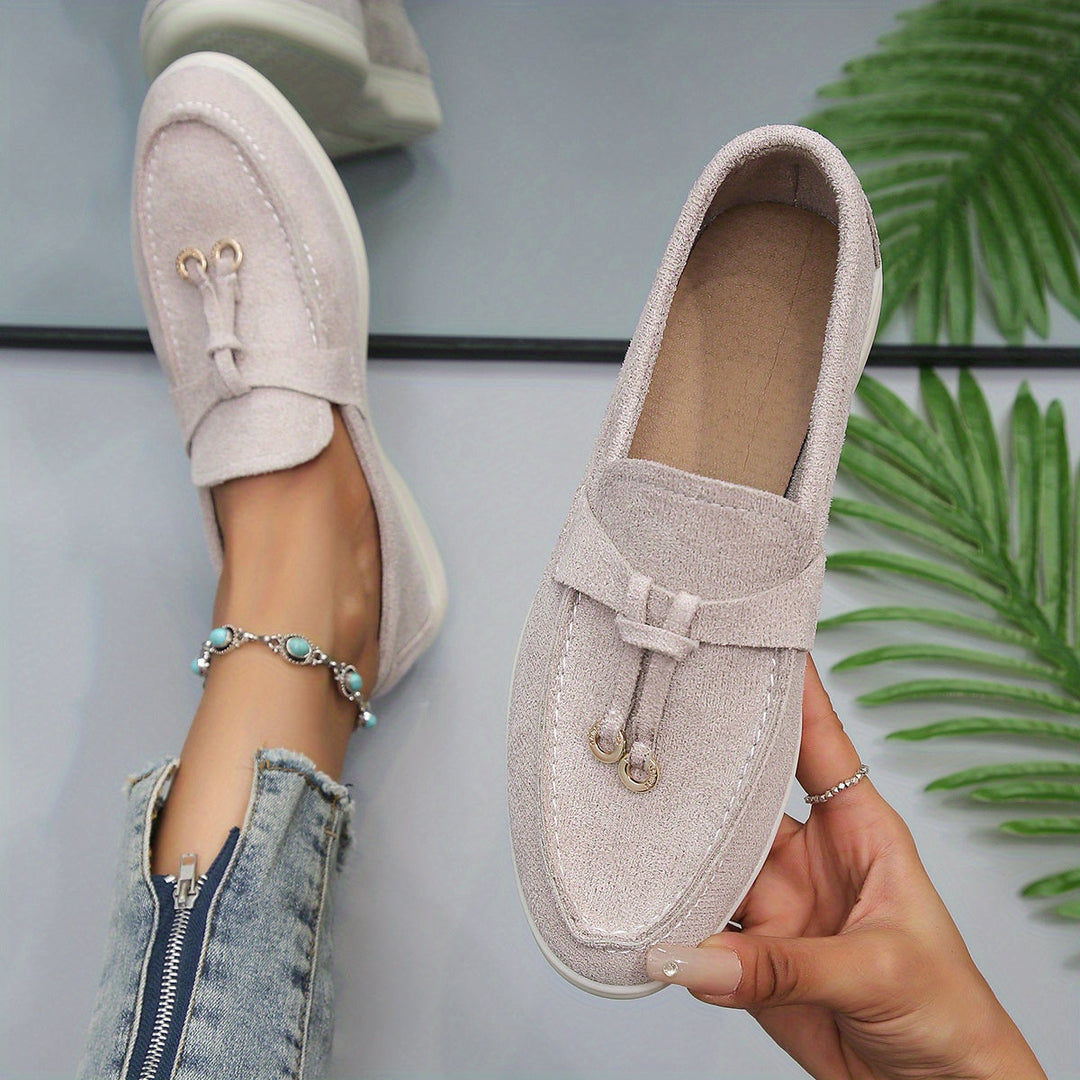 "Mocassins épais femme, texture lisse brun clair, respirants, confort quotidien et design élégant adapté au bureau."