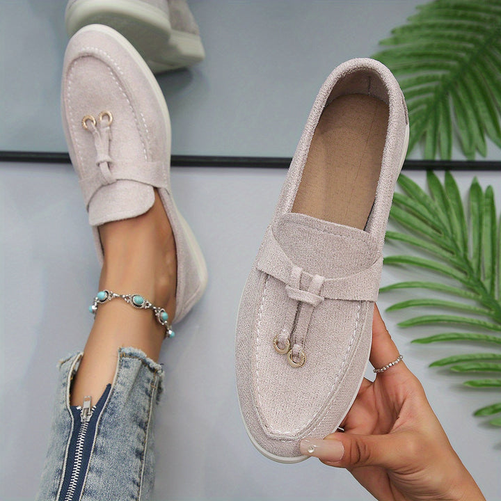 "Mocassins épais femme, texture lisse brun clair, respirants, confort quotidien et design élégant adapté au bureau."