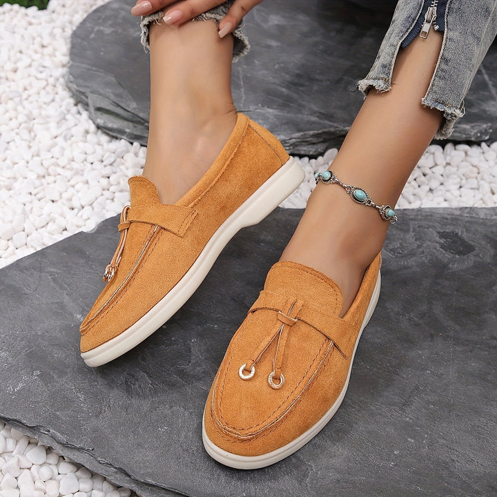 "Mocassins épais femme, texture lisse brun clair, respirants, confort quotidien et design élégant adapté au bureau."