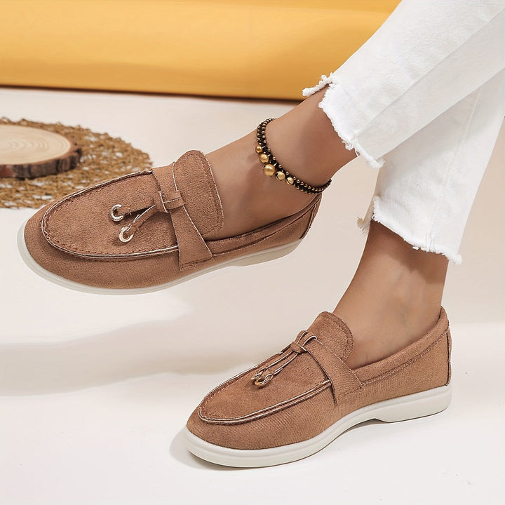 "Mocassins épais femme, texture lisse brun clair, respirants, confort quotidien et design élégant adapté au bureau."