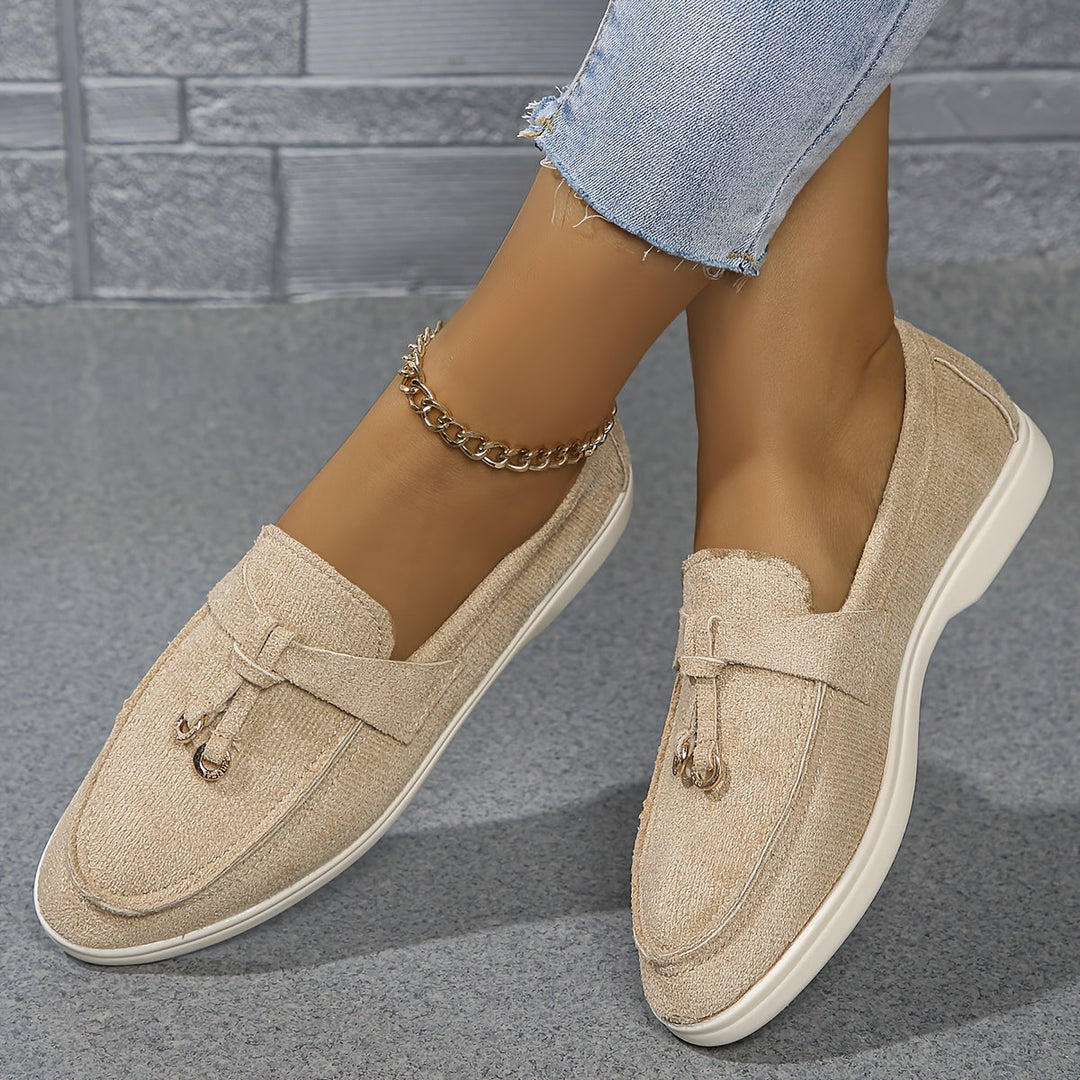 "Mocassins épais femme, texture lisse brun clair, respirants, confort quotidien et design élégant adapté au bureau."