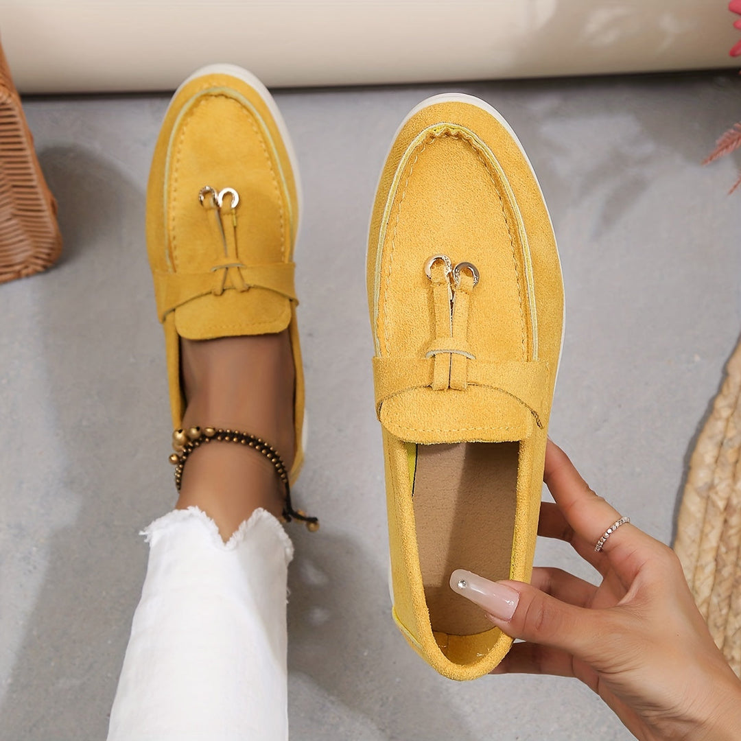 "Mocassins épais femme, texture lisse brun clair, respirants, confort quotidien et design élégant adapté au bureau."