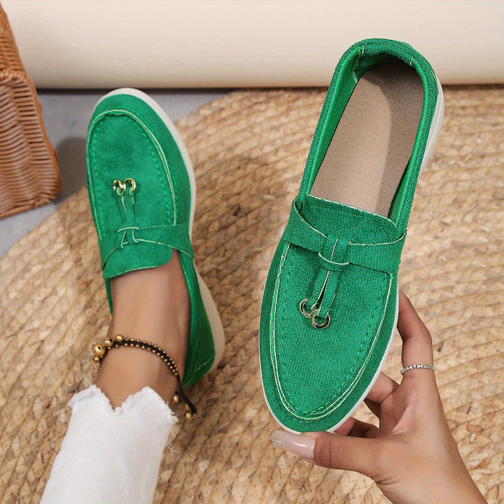 "Mocassins épais femme, texture lisse brun clair, respirants, confort quotidien et design élégant adapté au bureau."