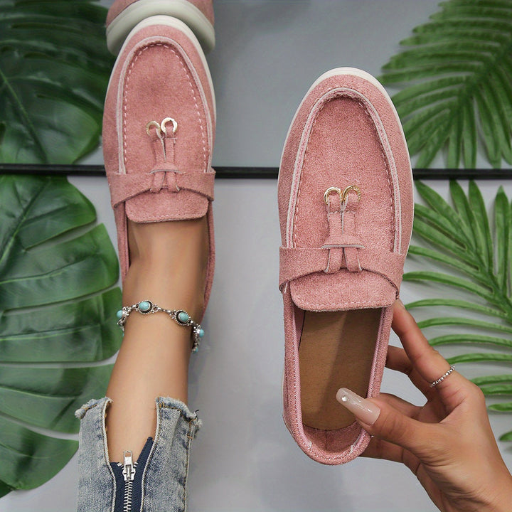 "Mocassins épais femme, texture lisse brun clair, respirants, confort quotidien et design élégant adapté au bureau."