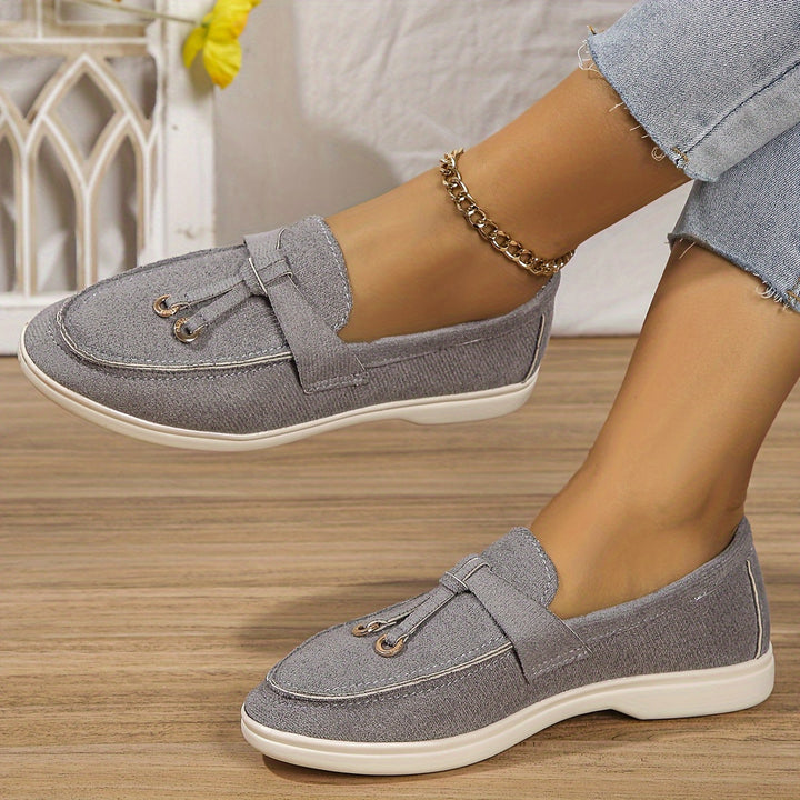 "Mocassins épais femme, texture lisse brun clair, respirants, confort quotidien et design élégant adapté au bureau."
