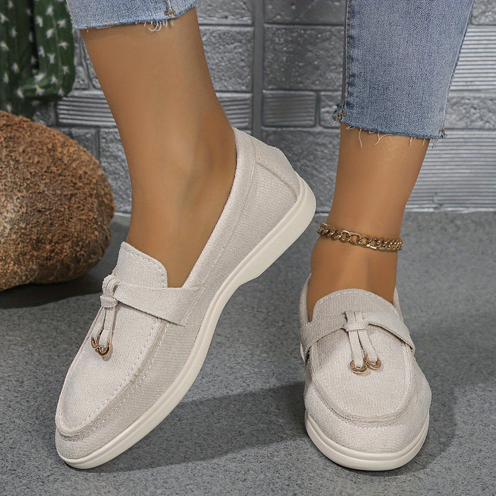 "Mocassins épais femme, texture lisse brun clair, respirants, confort quotidien et design élégant adapté au bureau."