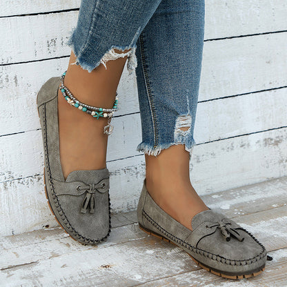 "Mocassins femme confortables en cuir bleu, élégants et pratiques, parfaits pour des marches longues et décontractées."