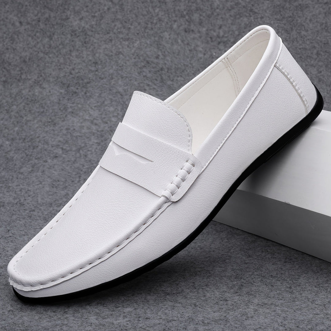 Mocassins habillés en cuir marron pour homme, confortables et élégants, design raffiné sans lacets, parfaits au bureau.