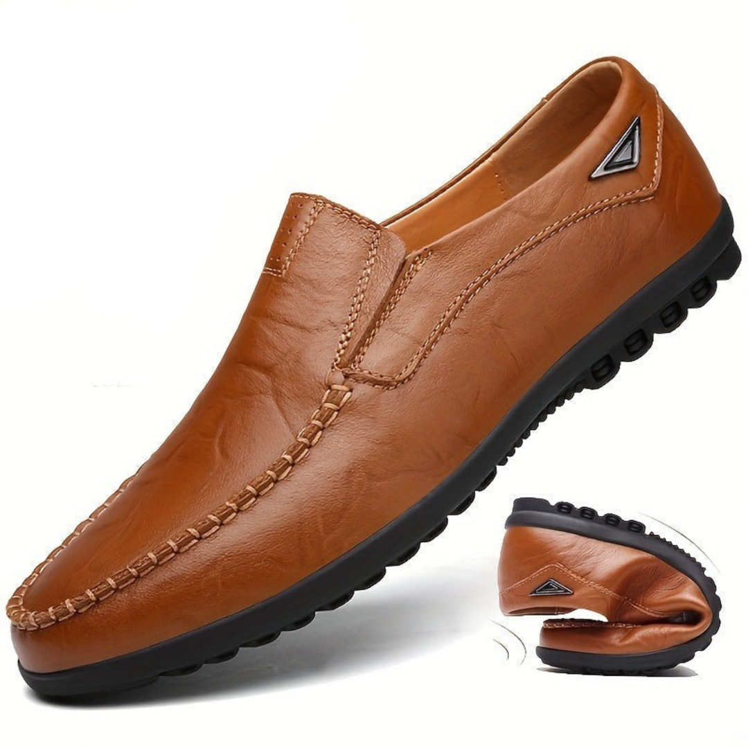 "Mocassins homme en cuir véritable, semelle légère, design élégant sans lacets, idéale tenue chic et confortable."
