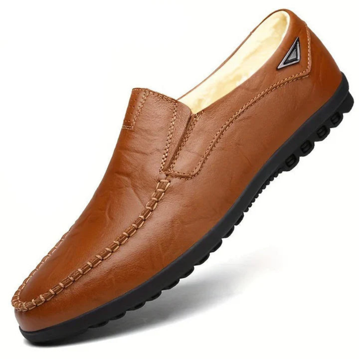 "Mocassins homme en cuir véritable, semelle légère, design élégant sans lacets, idéale tenue chic et confortable."