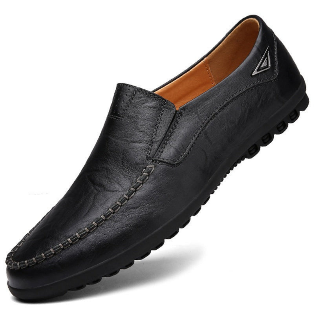 "Mocassins homme en cuir véritable, semelle légère, design élégant sans lacets, idéale tenue chic et confortable."