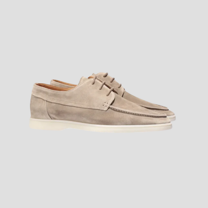 "Mocassins homme en daim beige à lacets, texture veloutée et élégante, parfaits pour un style sophistiqué et confortable."
