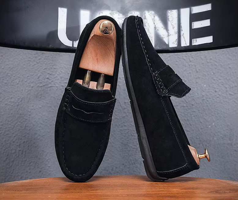 "Mocassins homme en daim élégant marron, semelle antidérapante, confort quotidien, style classique, respirant et amortissant.