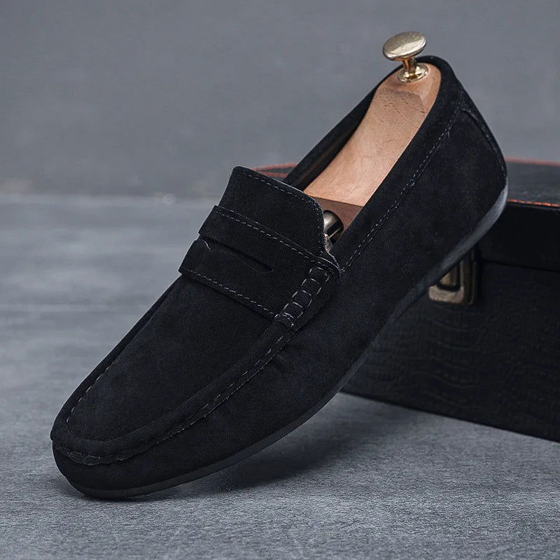 "Mocassins homme en daim élégant marron, semelle antidérapante, confort quotidien, style classique, respirant et amortissant.