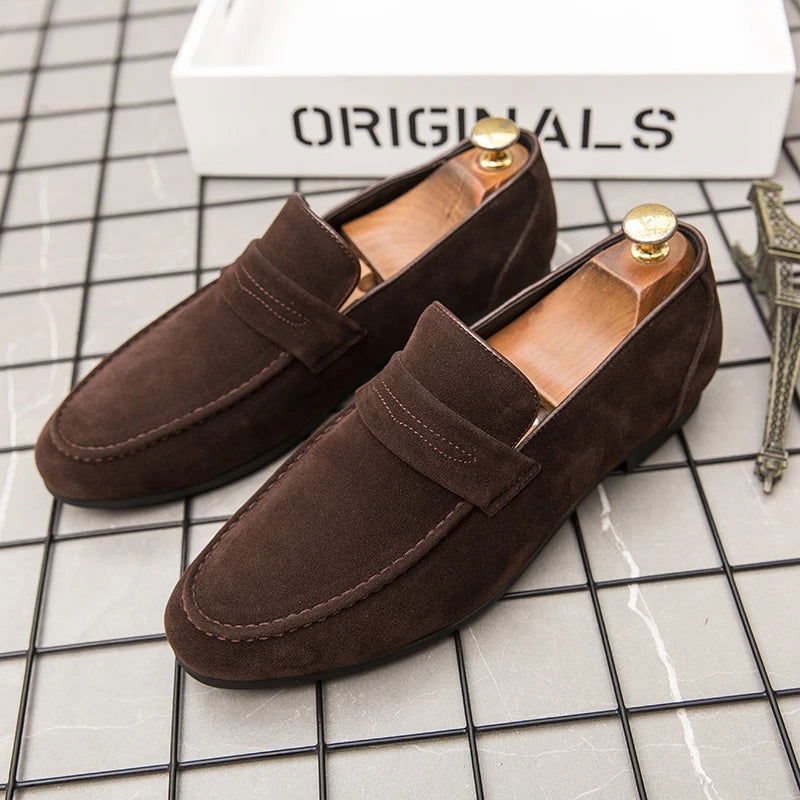 "Mocassins homme en daim premium avec semelle amortissante, élégants et confortables pour un style chic et décontracté."