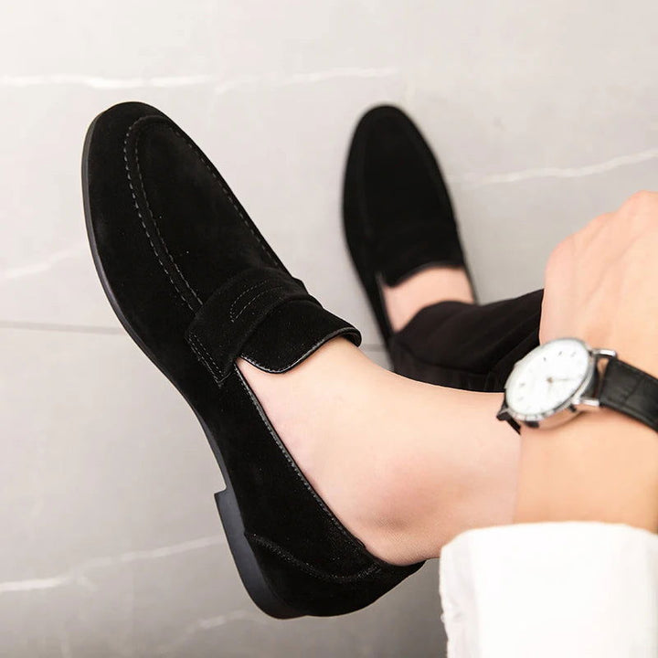 "Mocassins homme en daim premium avec semelle amortissante, élégants et confortables pour un style chic et décontracté."