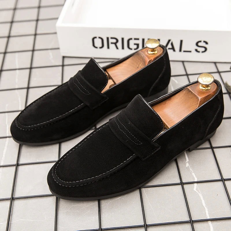 "Mocassins homme en daim premium avec semelle amortissante, élégants et confortables pour un style chic et décontracté."