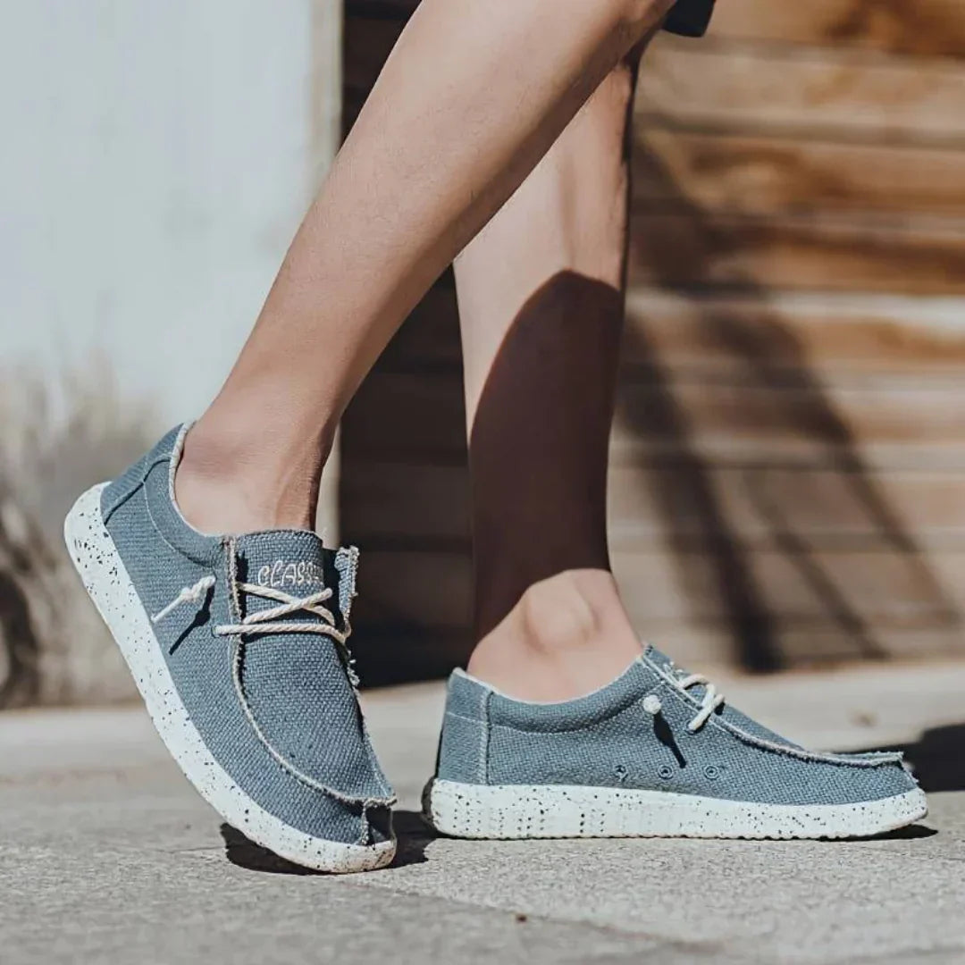 "Mocassins hommes en toile respirante, semelle souple et légère, look décontracté et intemporel, couleur élégante."