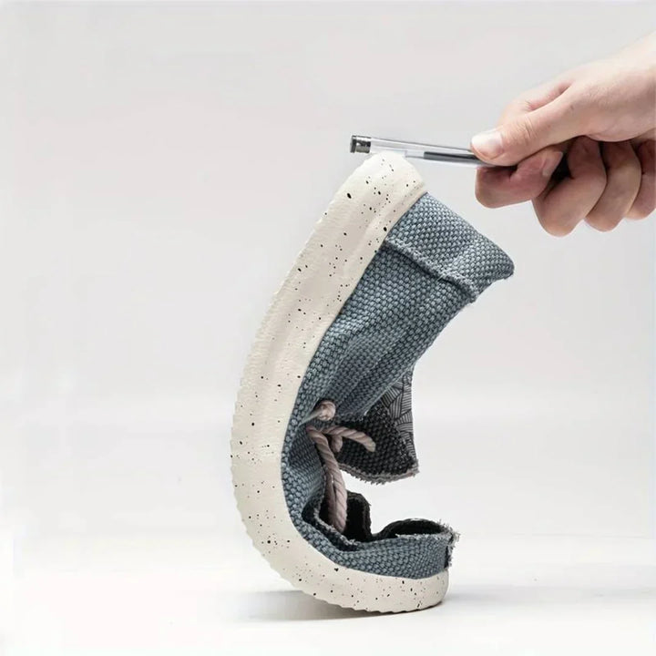 "Mocassins hommes en toile respirante, semelle souple et légère, look décontracté et intemporel, couleur élégante."