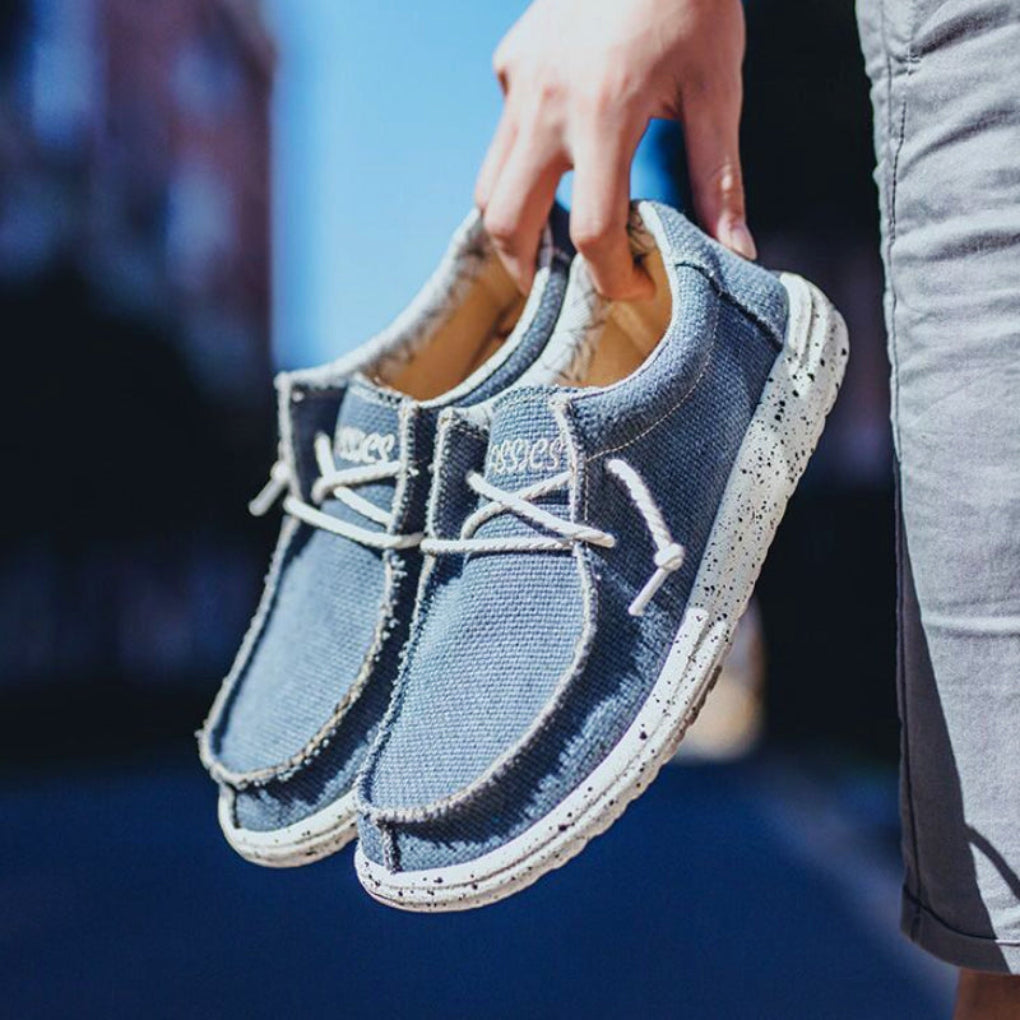 "Mocassins hommes en toile respirante, semelle souple et légère, look décontracté et intemporel, couleur élégante."