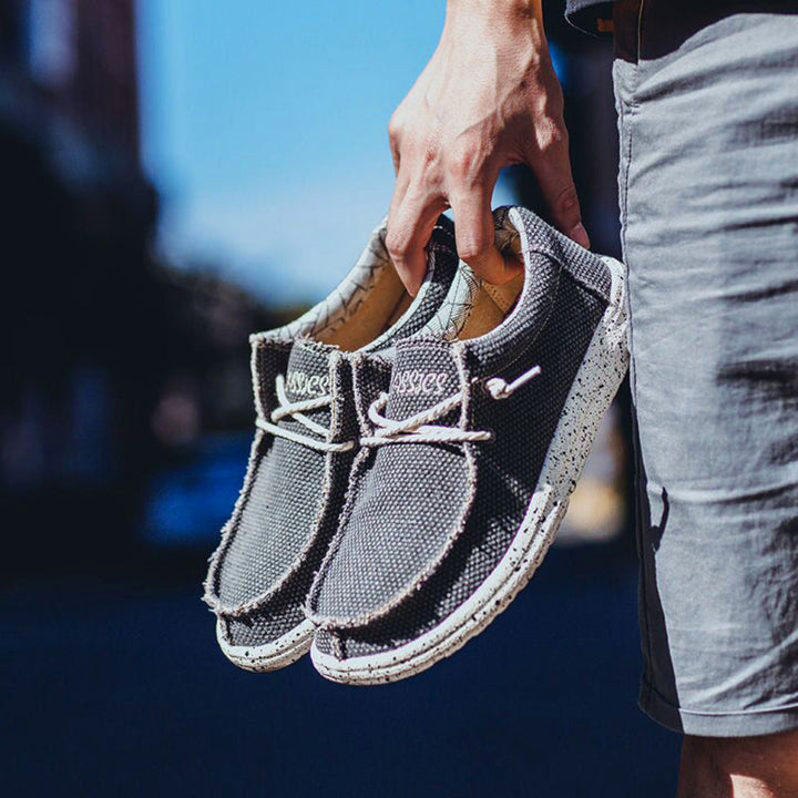 "Mocassins hommes en toile respirante, semelle souple et légère, look décontracté et intemporel, couleur élégante."
