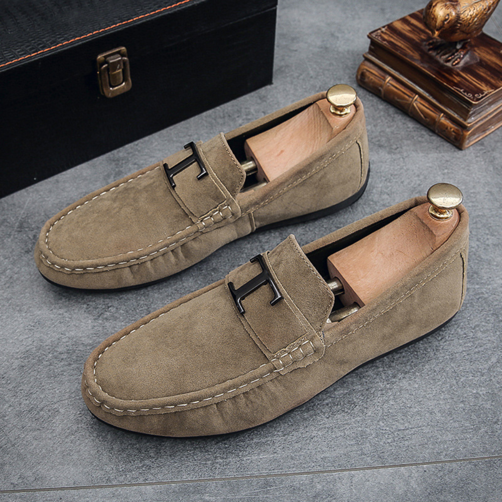 "Mocassins masculins khaki, slip-on élégants, cuir lisse, semelle confort, style moderne et polyvalent pour toutes occasions.