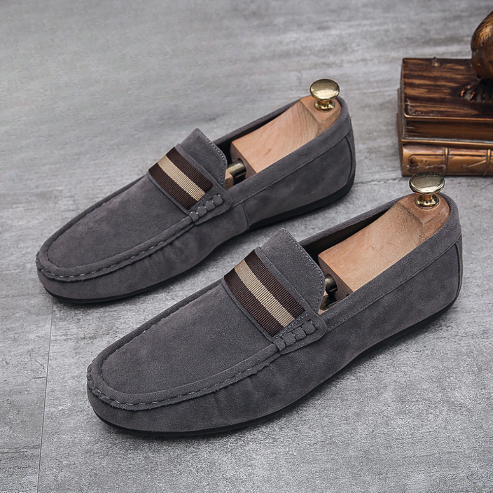 "Mocassins masculins khaki, slip-on élégants, cuir lisse, semelle confort, style moderne et polyvalent pour toutes occasions.