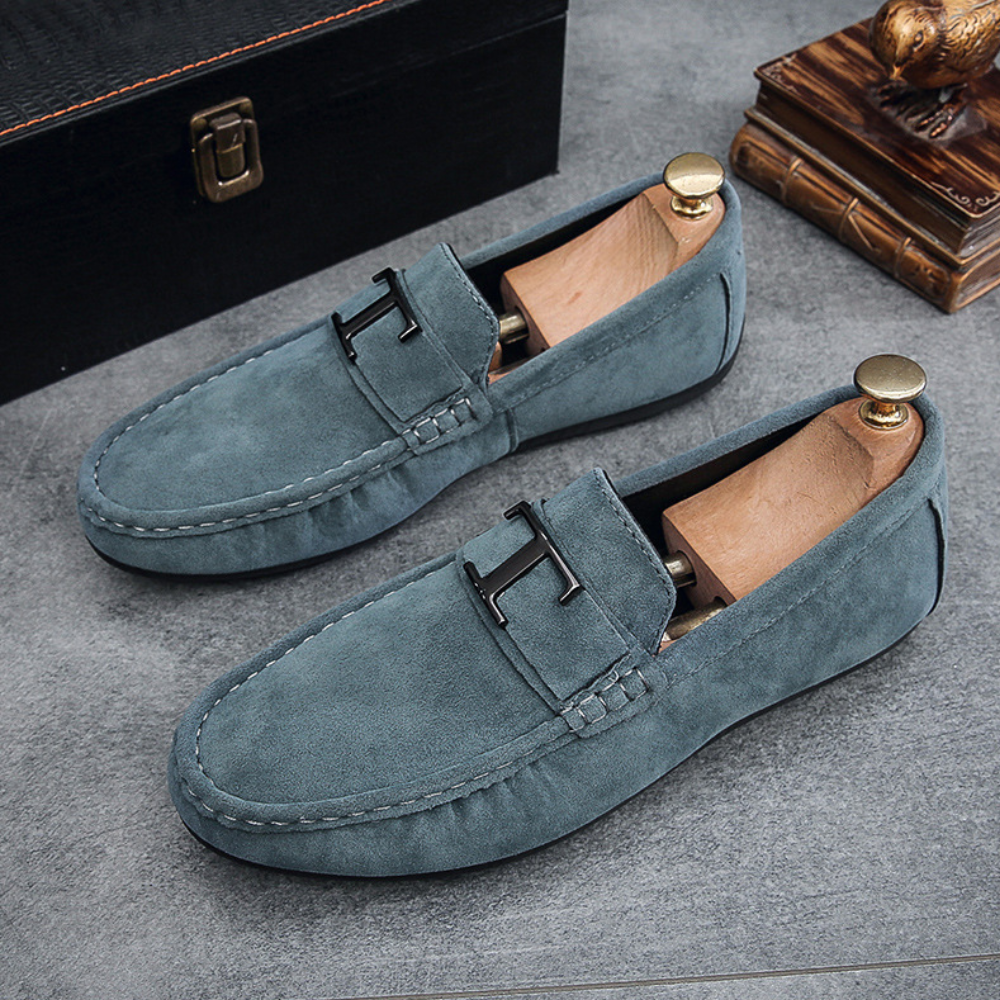 "Mocassins masculins khaki, slip-on élégants, cuir lisse, semelle confort, style moderne et polyvalent pour toutes occasions.